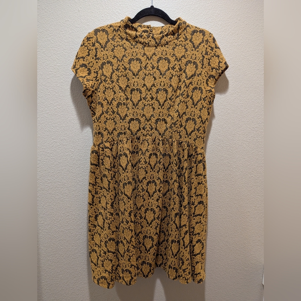 Women's Elegant Gold and Black Lace Dress (XL)
